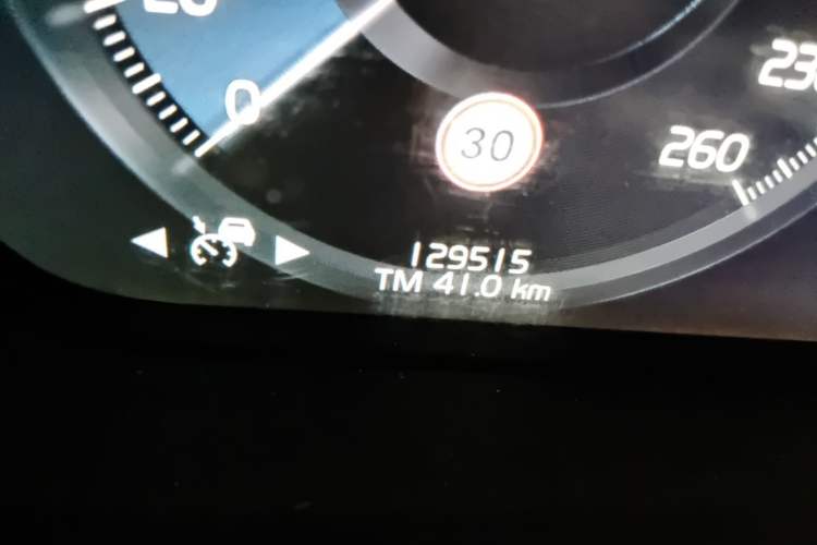 Used Volvo XC90 2019 T6 Zhiyi Edition 7-Seater China V Emission Standard Odometer Close Up
