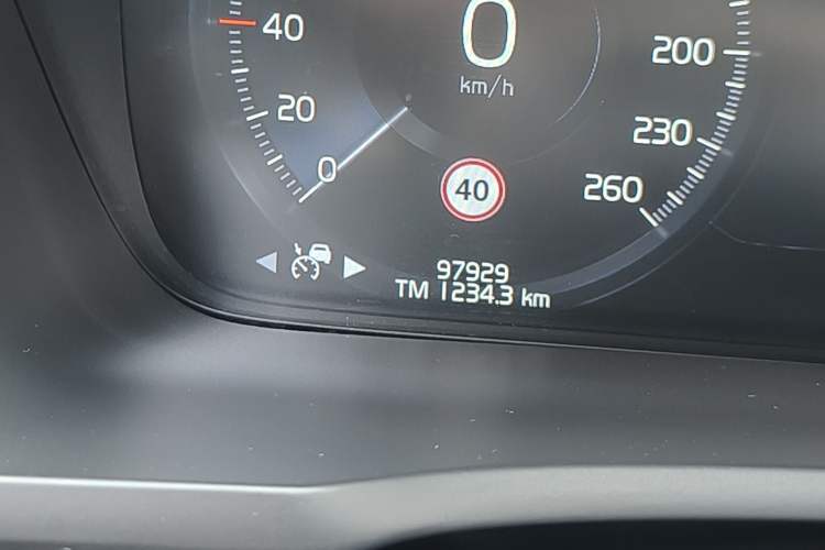Used Volvo XC90 2019 T6 Zhiyi Edition 7-Seater China V Emission Standard Odometer Close Up