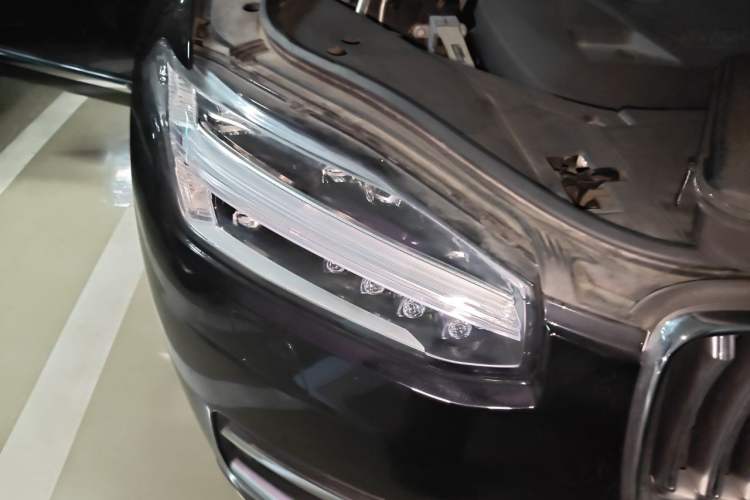 Used Volvo XC90 2019 T6 Zhiyi Edition 7-Seater China VI Standard Right Front Headlight