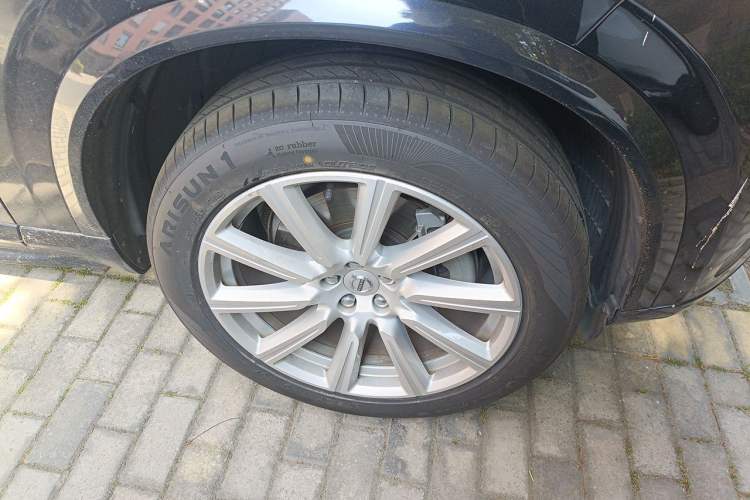 Used Volvo XC90 2019 T6 Zhiyi Edition 7-Seater China V Emission Standard Right Front Wheel Hub