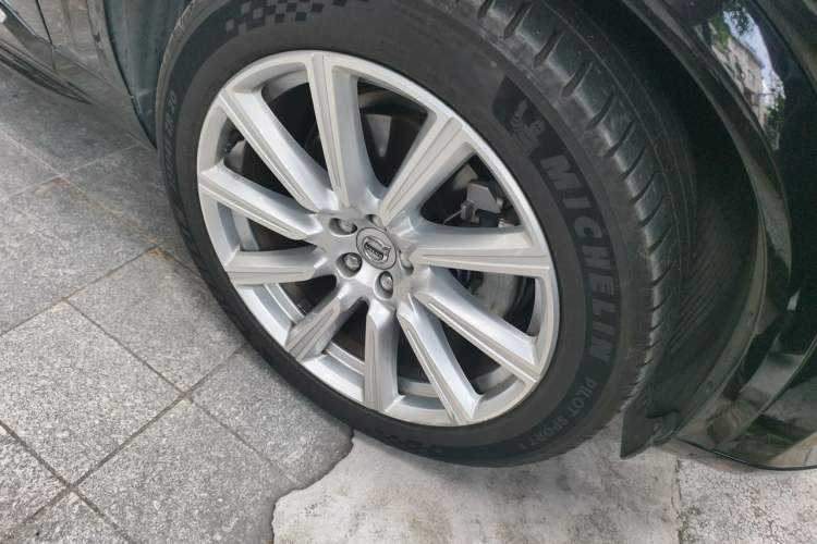 Used Volvo XC90 2019 T6 Zhiyi Edition 7-Seater China V Emission Standard Right Front Wheel Hub
