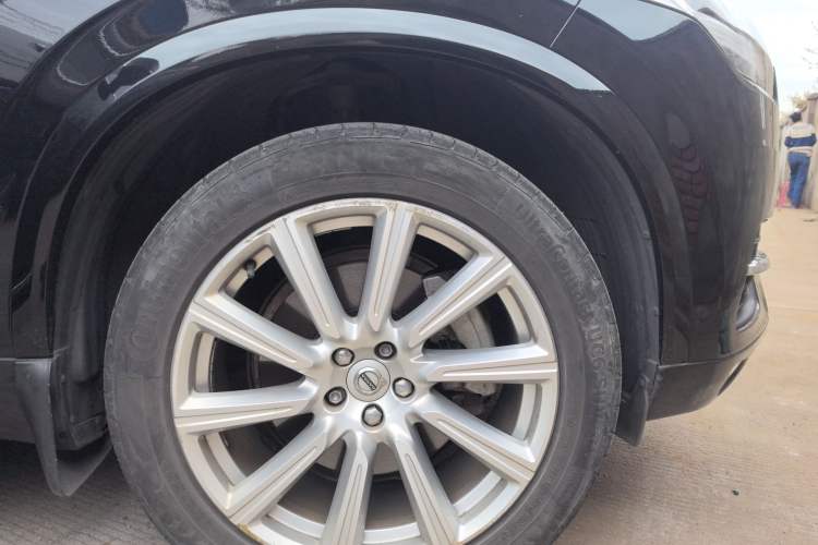 Used Volvo XC90 2019 T5 Zhiyi Edition 5-Seater China VI Standard Right Front Wheel Hub