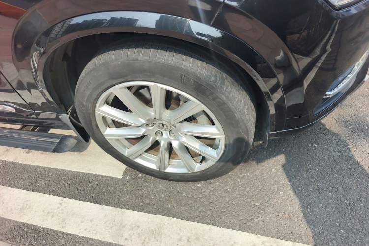 Used Volvo XC90 2019 T6 Zhiyi Edition 7-Seater China V Emission Standard Right Front Wheel Hub