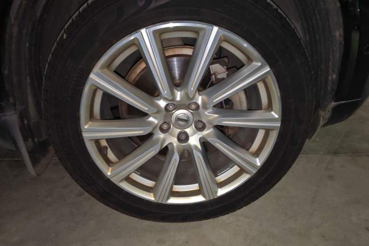 Used Volvo XC90 2019 T6 ZhiZun Edition 7-Seater China V Standard Right Front Wheel Hub