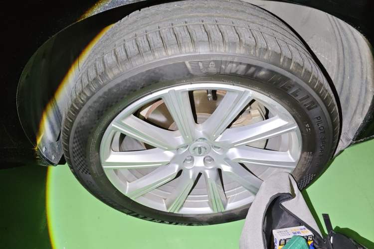 Used Volvo XC90 2019 T6 Zhiyi Edition 7-Seater China VI Standard Right Front Wheel Hub