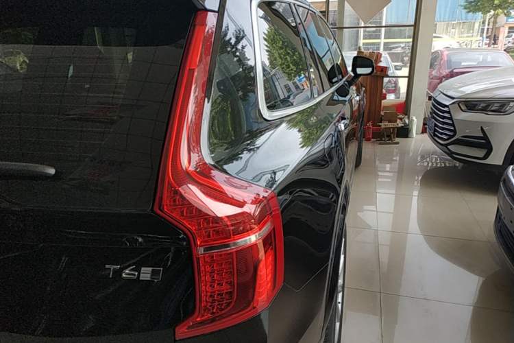 Used Volvo XC90 2019 T6 Zhiyi Edition 7-Seater China VI Standard Right Rear Taillight