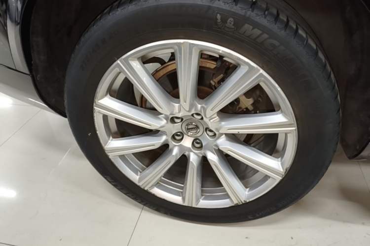 Used Volvo XC90 2019 T6 Zhiyi Edition 7-Seater China VI Standard Right Rear Wheel Hub