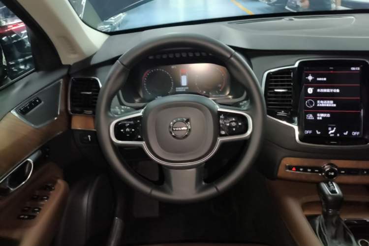 Used Volvo XC90 2019 T6 Zhiyi Edition 7-Seater China V Emission Standard Steering Wheel