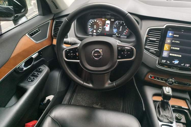 Used Volvo XC90 2019 T6 Zhiyi Edition 7-Seater China V Emission Standard Steering Wheel