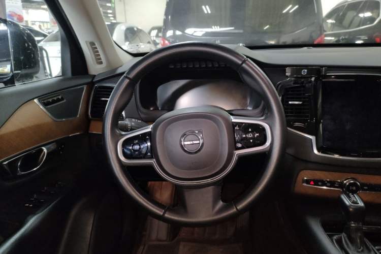 Used Volvo XC90 2019 T6 Zhiyi Edition 7-Seater China V Emission Standard Steering Wheel