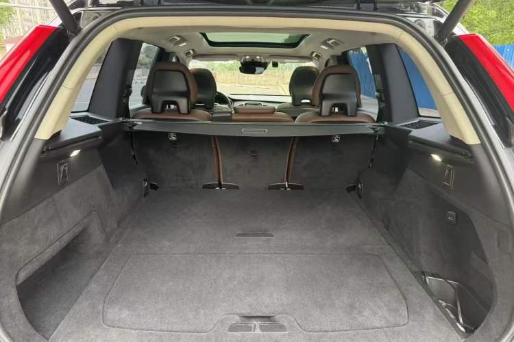 Used Volvo XC90 2019 T5 Zhiyi Edition 5-Seater China VI Standard Trunk