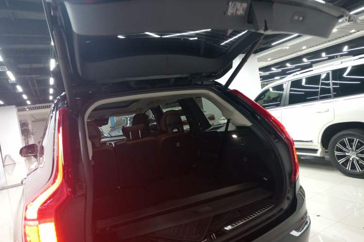 Used Volvo XC90 2019 T6 Zhiyi Edition 7-Seater China V Emission Standard Trunk