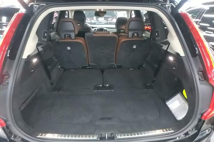 Used Volvo XC90 2019 T6 Zhiyi Edition 7-Seater China V Emission Standard Trunk