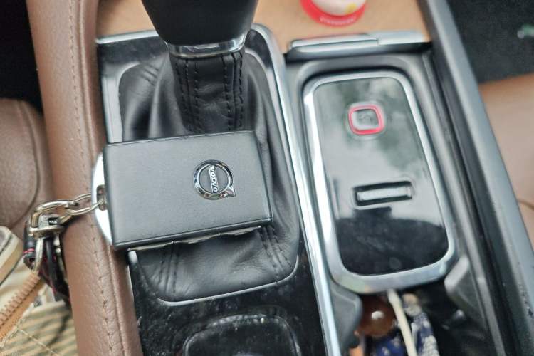 Used Volvo XC90 2019 T6 Zhiyi Edition 7-Seater China V Emission Standard Vehicle Key