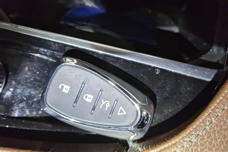 Used Volvo XC90 2019 T5 Zhiyi Edition 7-Seater China V Emission Standard Vehicle Key