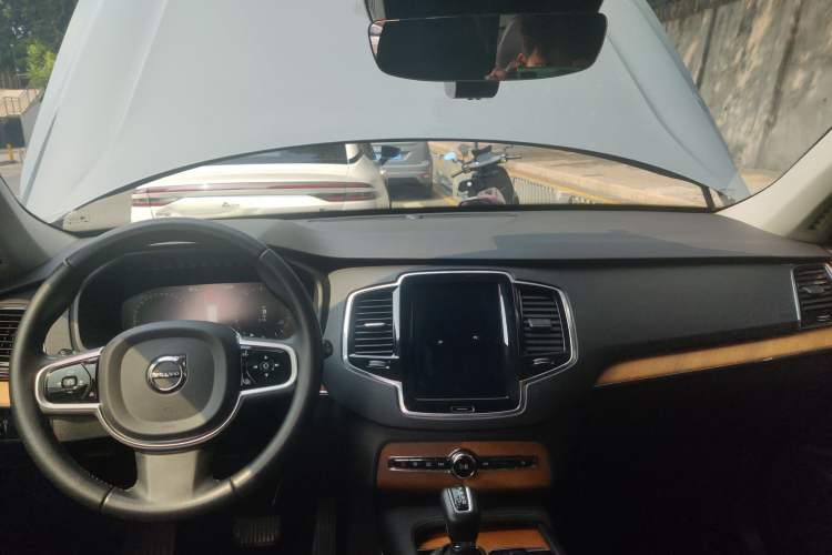 Used Volvo XC90 2019 T6 Zhiyi Edition 7-Seater China VI Standard Center Console
