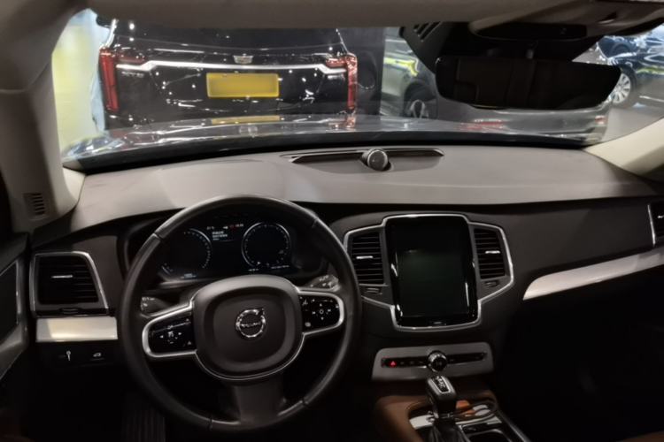 Used Volvo XC90 2019 T5 Zhiyi Edition 5-Seater China VI Standard Center Console