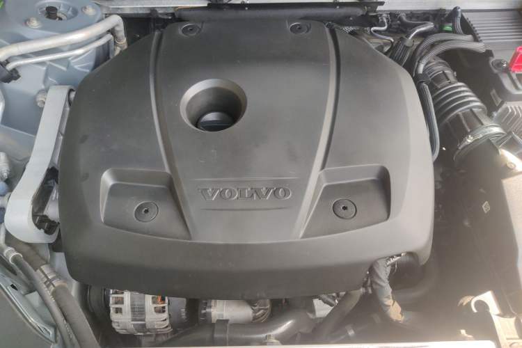 Used Volvo XC90 2019 T6 Zhiyi Edition 7-Seater China VI Standard Engine Bay
