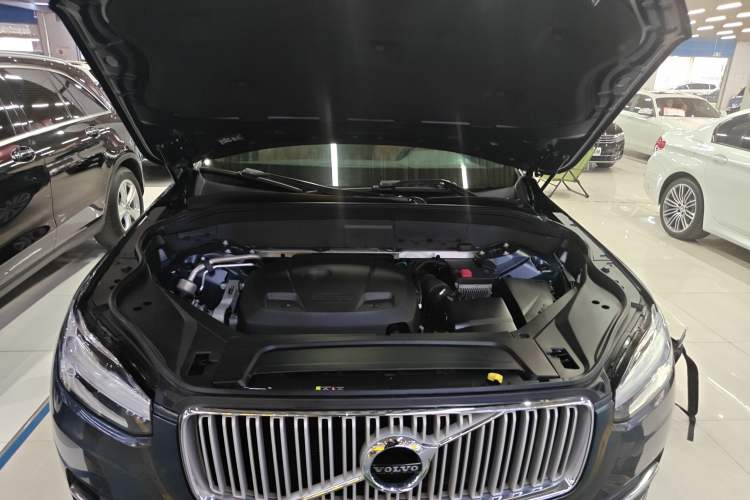 Used Volvo XC90 2019 T6 Zhiyi Edition 7-Seater China VI Standard Engine Bay