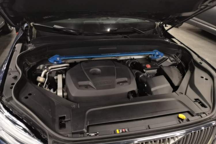 Used Volvo XC90 2019 T5 Zhiyi Edition 5-Seater China VI Standard Engine Bay