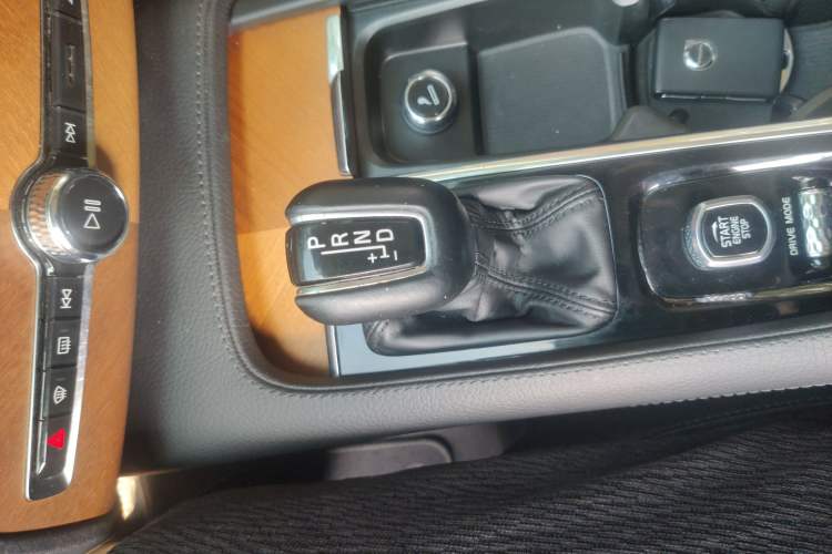 Used Volvo XC90 2019 T6 Zhiyi Edition 7-Seater China VI Standard Gear Lever
