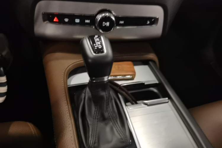 Used Volvo XC90 2019 T5 Zhiyi Edition 5-Seater China VI Standard Gear Lever