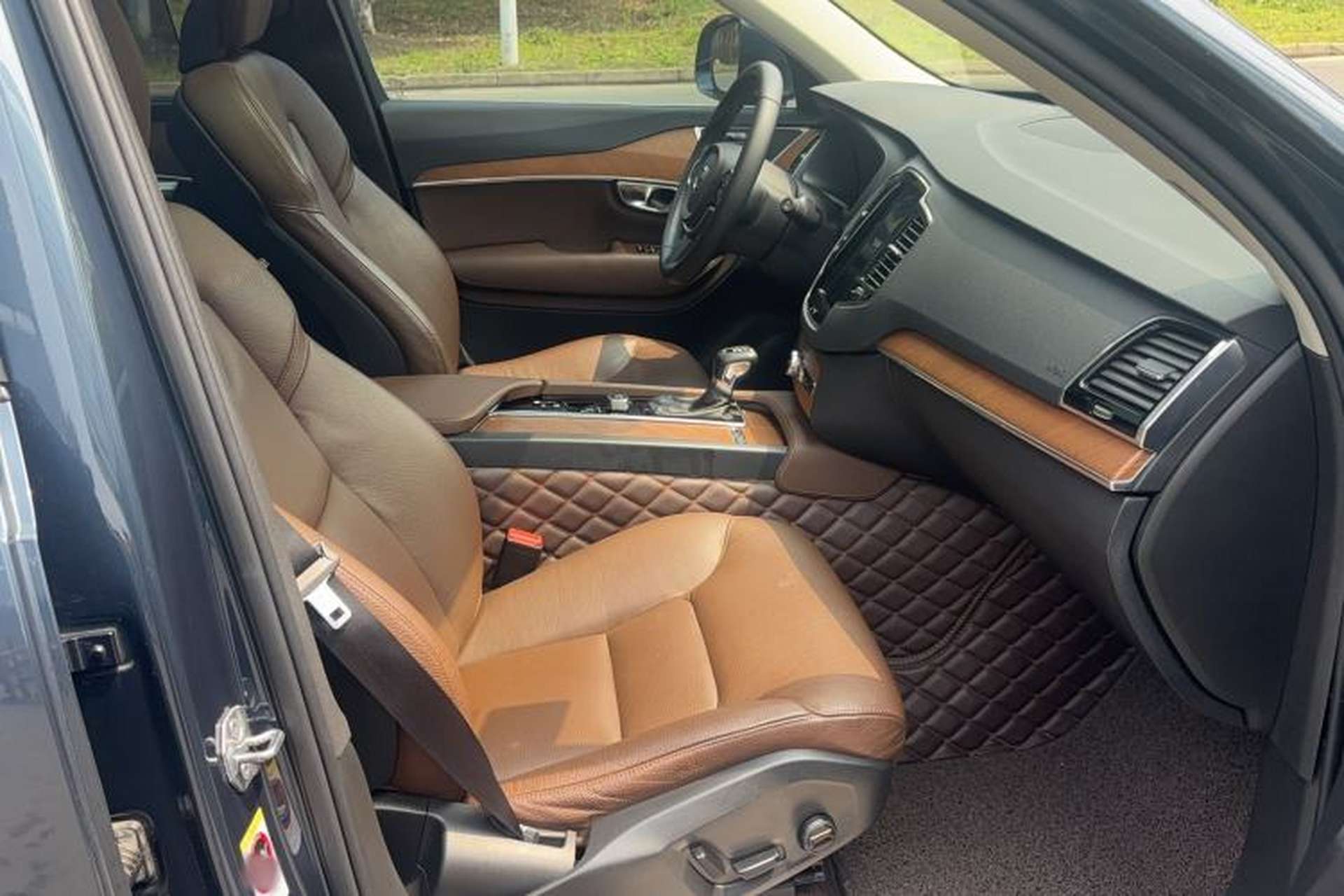 Used Volvo XC90 2019 T6 Zhiyi Edition 7-Seater China VI Standard Interior 2
