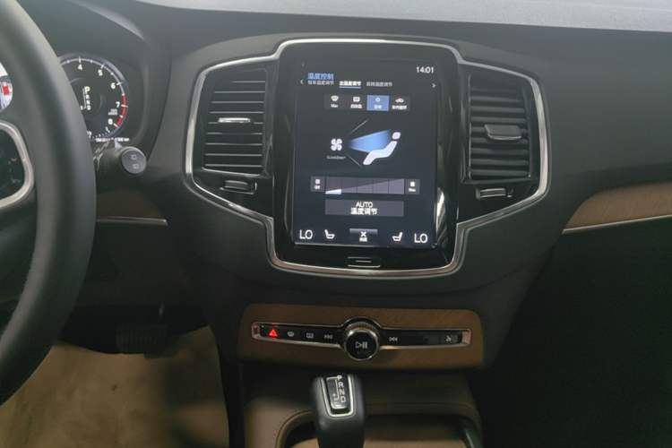 Used Volvo XC90 2019 T6 Zhiyi Edition 7-Seater China VI Standard Audio And AC Panel