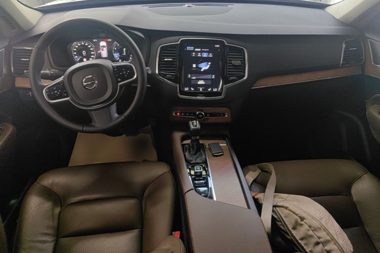 Used Volvo XC90 2019 T6 Zhiyi Edition 7-Seater China VI Standard Center Console