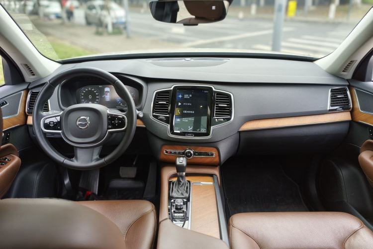 Used Volvo XC90 2019 T6 Zhiyi Edition 7-Seater China VI Standard Center Console