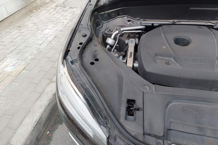 Used Volvo XC90 2019 T6 ZhiZun Edition 7-Seater China V Standard Engine Bay Right