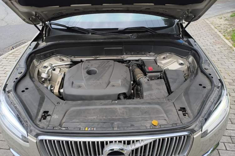 Used Volvo XC90 2019 T6 Zhiyi Edition 7-Seater China VI Standard Engine Bay