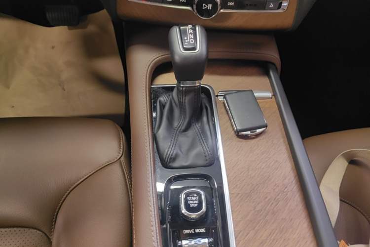 Used Volvo XC90 2019 T6 Zhiyi Edition 7-Seater China VI Standard Gear Lever