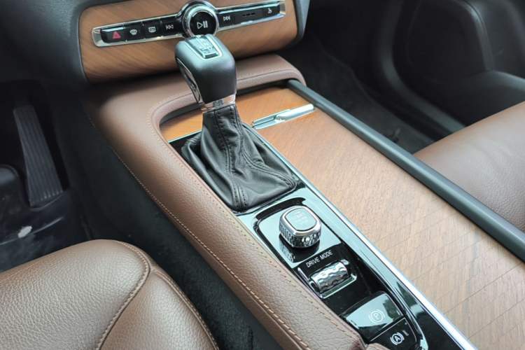 Used Volvo XC90 2019 T6 Zhiyi Edition 7-Seater China VI Standard Gear Lever