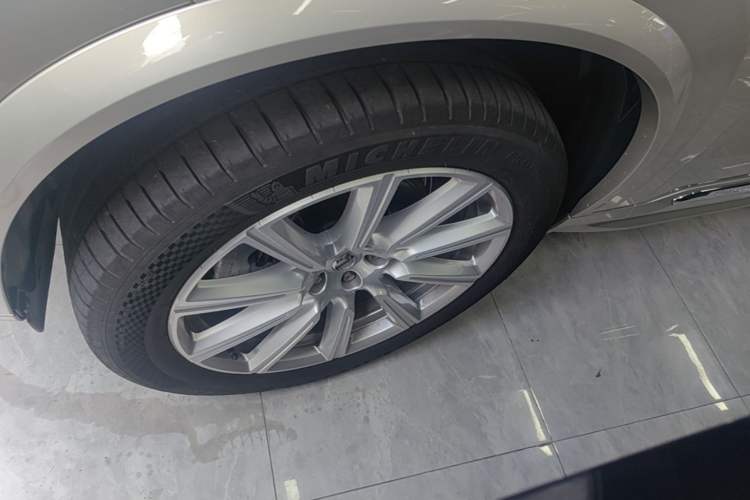 Used Volvo XC90 2019 T6 Zhiyi Edition 7-Seater China VI Standard Left Front Wheel Hub