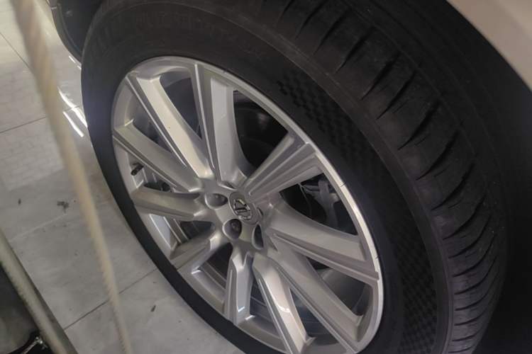 Used Volvo XC90 2019 T6 Zhiyi Edition 7-Seater China VI Standard Right Rear Wheel Hub