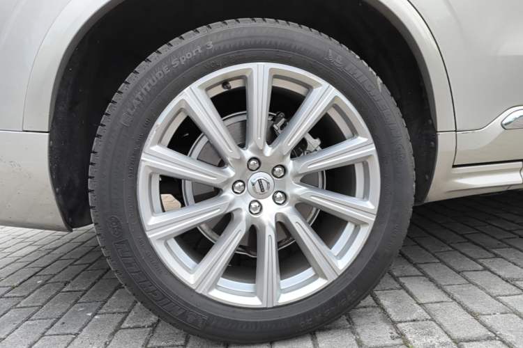 Used Volvo XC90 2019 T6 Zhiyi Edition 7-Seater China VI Standard Right Rear Wheel Hub