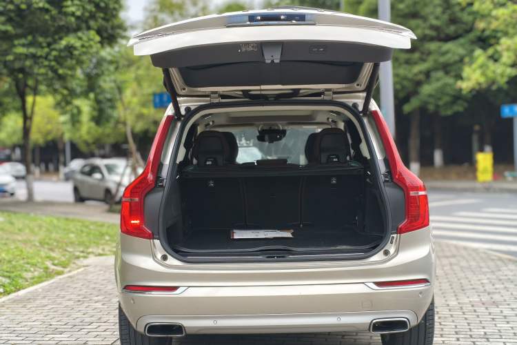 Used Volvo XC90 2019 T6 Zhiyi Edition 7-Seater China VI Standard Trunk