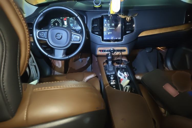 Used Volvo XC90 2019 T6 Zhiya Edition 7-Seater China VI Standard Center Console