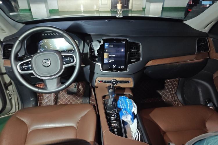 Used Volvo XC90 2019 T6 Zhiyi Edition 7-Seater China V Emission Standard Center Console