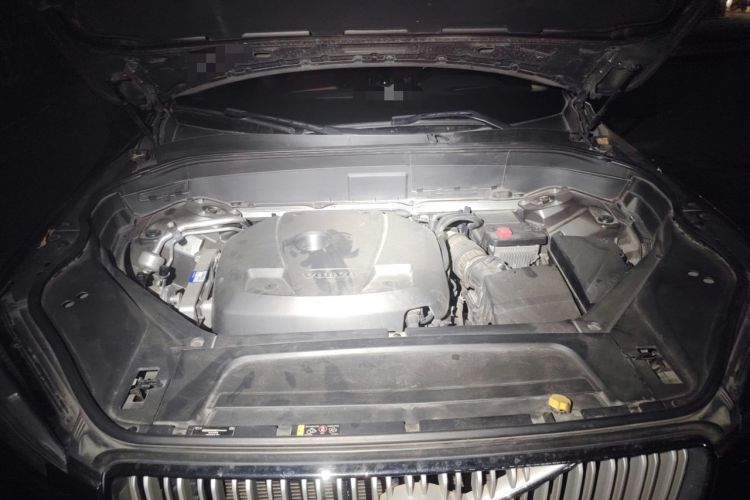 Used Volvo XC90 2019 T6 Zhiyi Edition 7-Seater China VI Standard Engine Bay