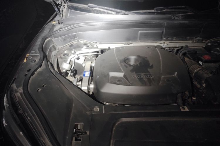 Used Volvo XC90 2019 T6 Zhiyi Edition 7-Seater China VI Standard Engine Bay Right