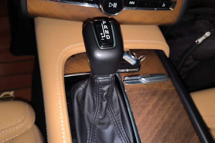 Used Volvo XC90 2019 T6 Prestige 7-Seater China VI Standard Gear Lever