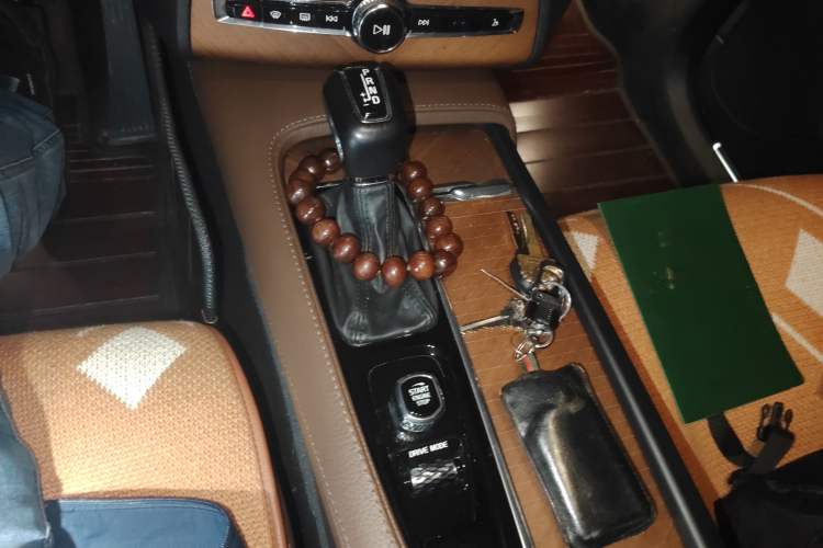 Used Volvo XC90 2019 T6 Zhiyi Edition 7-Seater China VI Standard Gear Lever