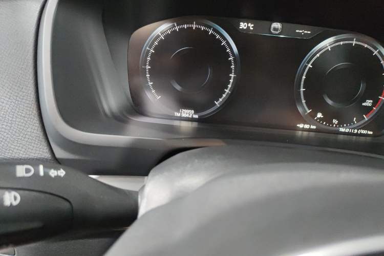 Used Volvo XC90 2019 T5 Zhiyi Edition 7-Seater China V Emission Standard Odometer Close Up