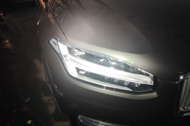 Used Volvo XC90 2019 T6 Zhiyi Edition 7-Seater China VI Standard Right Front Headlight