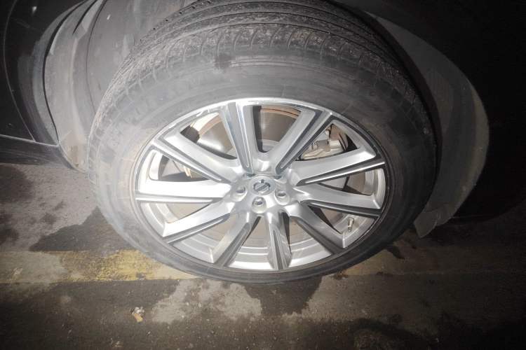 Used Volvo XC90 2019 T6 Zhiyi Edition 7-Seater China VI Standard Right Front Wheel Hub