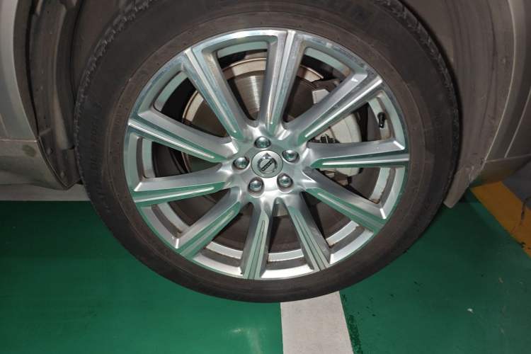 Used Volvo XC90 2019 T6 Zhiyi Edition 7-Seater China V Emission Standard Right Front Wheel Hub