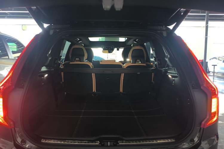 Used Volvo XC90 2019 T6 Prestige 7-Seater China VI Standard Trunk