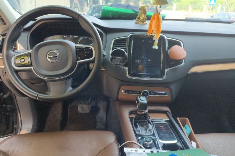 Used Volvo XC90 2019 T6 Zhiyi Edition 7-Seater China V Emission Standard Center Console